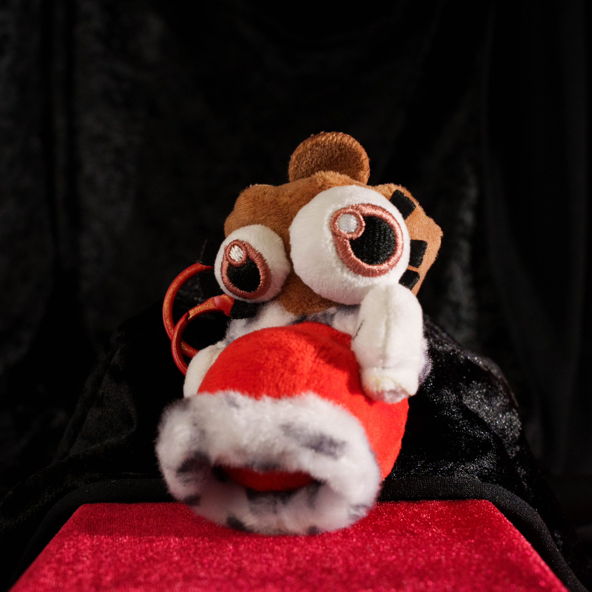 Kinger & Queenie Magnetic Plush Keychains